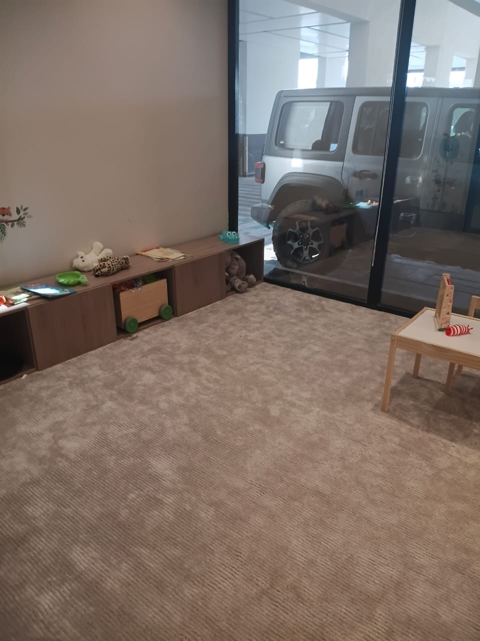 المنطقة الشرقية مدينة الدمام حى الشاطئ الغربى شارع الملك عبد الله بن عبدالعزيز رقم المبنى 8285