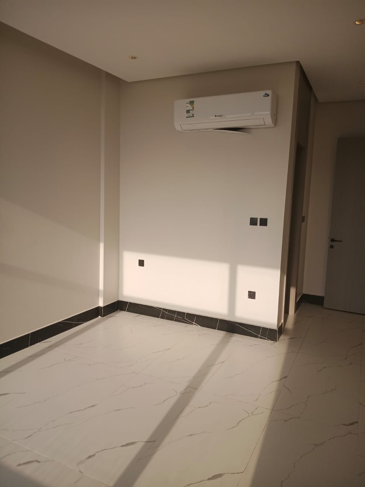 المنطقة الشرقية مدينة الدمام حى الشاطئ الغربى شارع الملك عبد الله بن عبدالعزيز رقم المبنى 8285